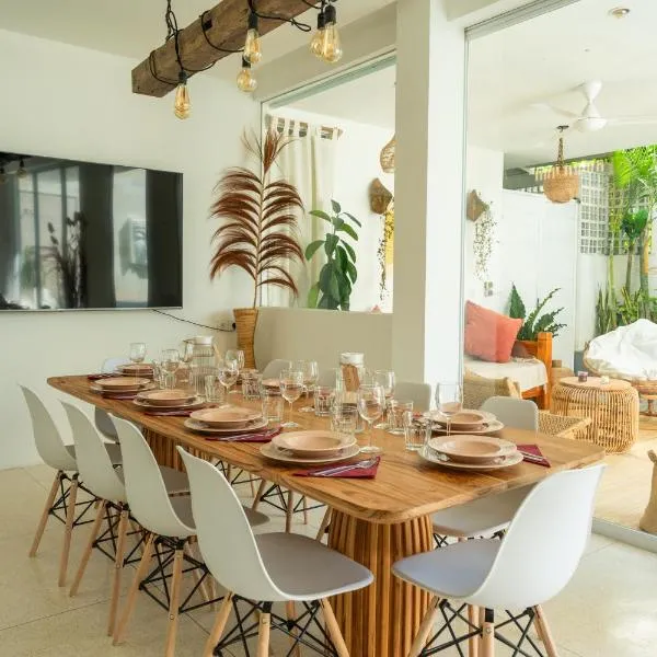 5BR Private Pool Villa - 1 min Beach - Daily Staff, Private Pool, Gym & Games, hotel v destinaci Canggu