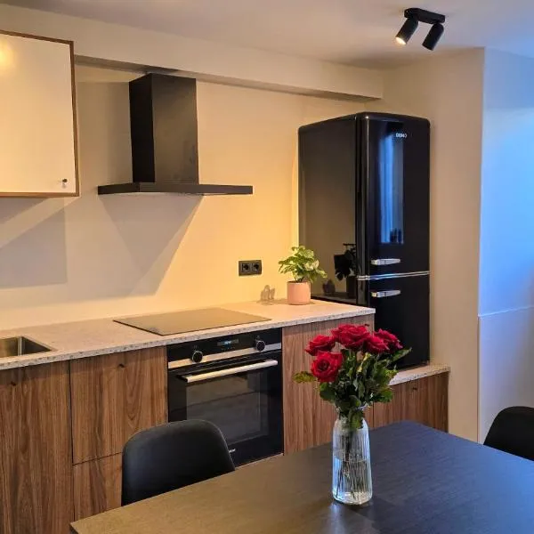 Reykjavík apartment in calm, central and leafy Laugardalur, Hotel in Reykjavík