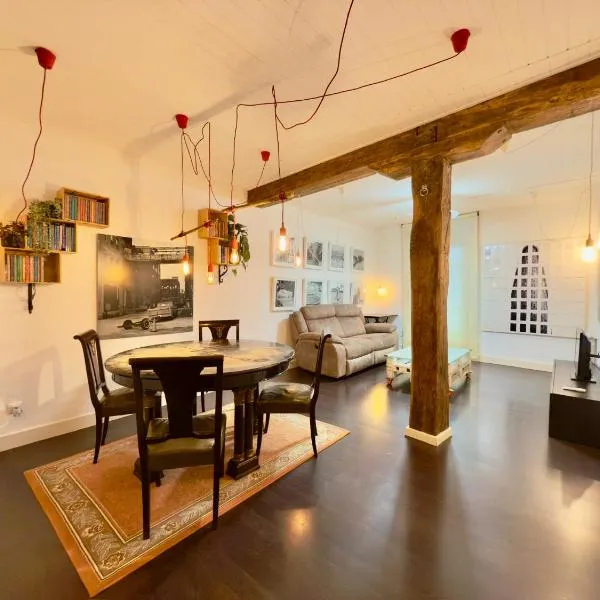 Arte y Diseño junto al Casco Viejo de Bilbao, hotel in Bilbao