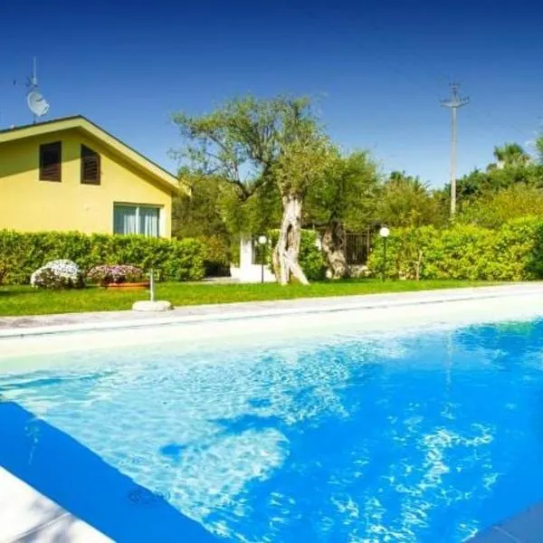 2-room apartment near Cefalù with 2 pools - Casa Vacanze Luna, hótel í Cefalù
