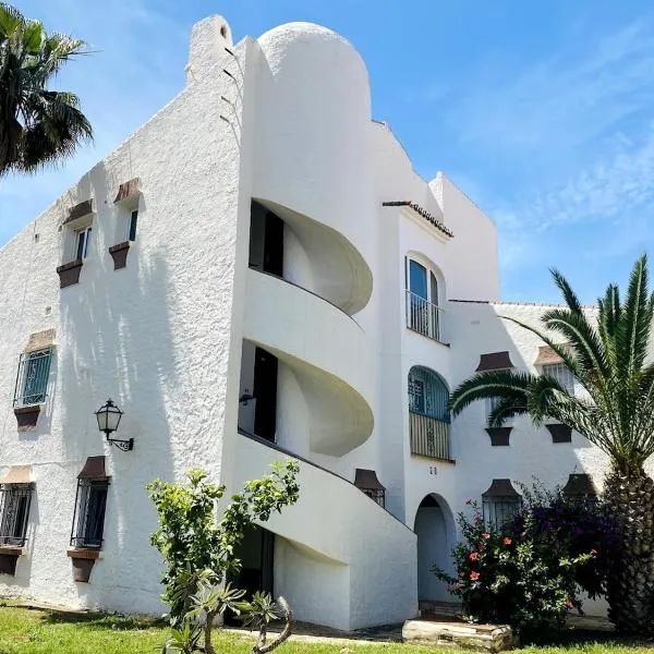 Casa Verde - Ground floor apartment next to the beach、トロクス・コスタのホテル