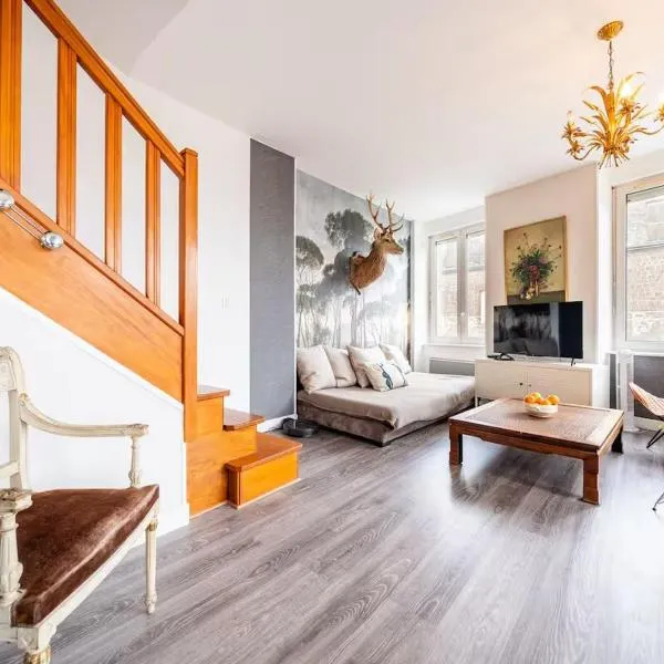 Castle View Bright Duplex, hotel em Carrouges