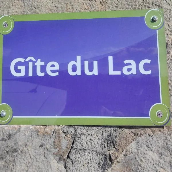 le gîte du lac, hotel v destinaci Quatre-Routes