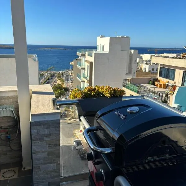 Duplex Penthouse San Paul Bay, hotel in St Paul's Bay