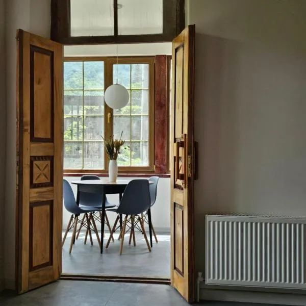 Ponti House Dilijan - beautiful 2 bedroom house and separate 1 bed unit, sleeps 6, хотел в Дилиян