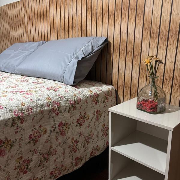 Casa confortável, excelente localização, 3 quartos e Suíte Queen - Foto 2