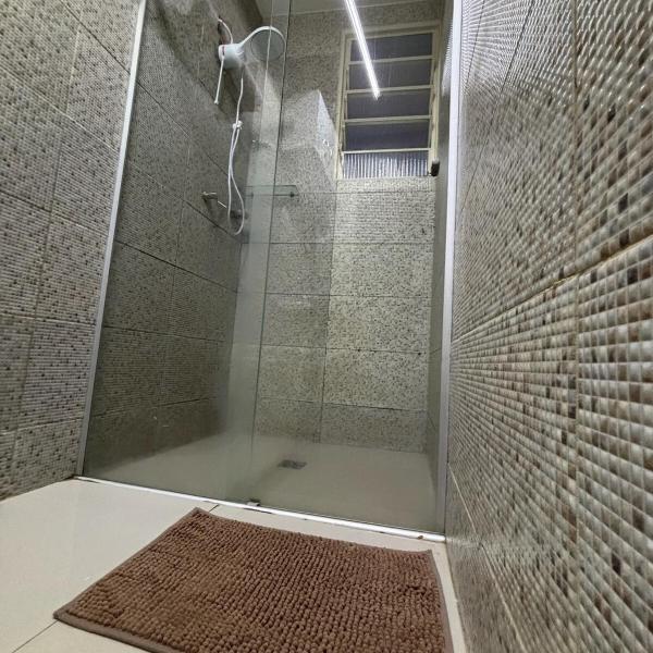 Casa confortável, excelente localização, 3 quartos e Suíte Queen - Foto 3
