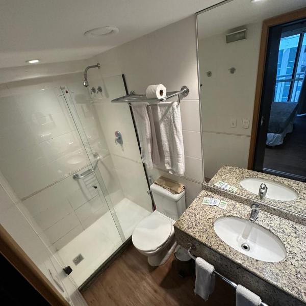 Magnifico Flat na Barra da Tijuca 704, com Linda Piscina, Academia, Balsa para Praia, Microondas, Frigobar, Tv Smart, Varanda e Mesa para Trabalho - Foto 3