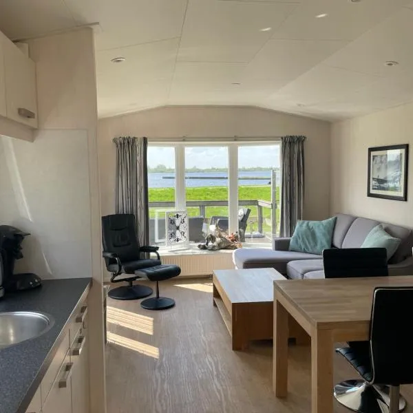 Haus mit dem schönsten Blick direkt am Meer BEST VIEW, hotel v destinaci Lauwersoog
