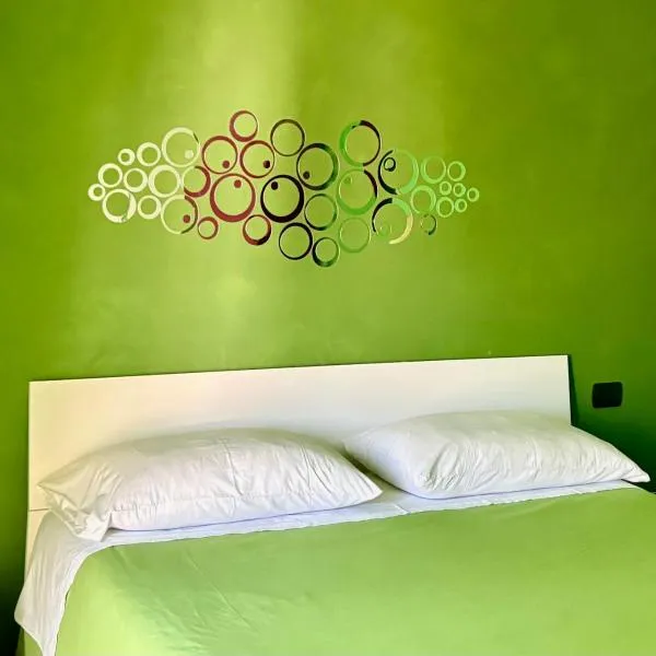 Color House Malpensa B&B, hotel v destinaci Cassano Magnago