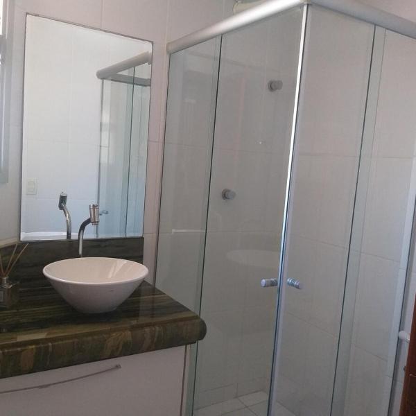 Ótima localização, varanda, quartos com ar condicionado - Foto 3