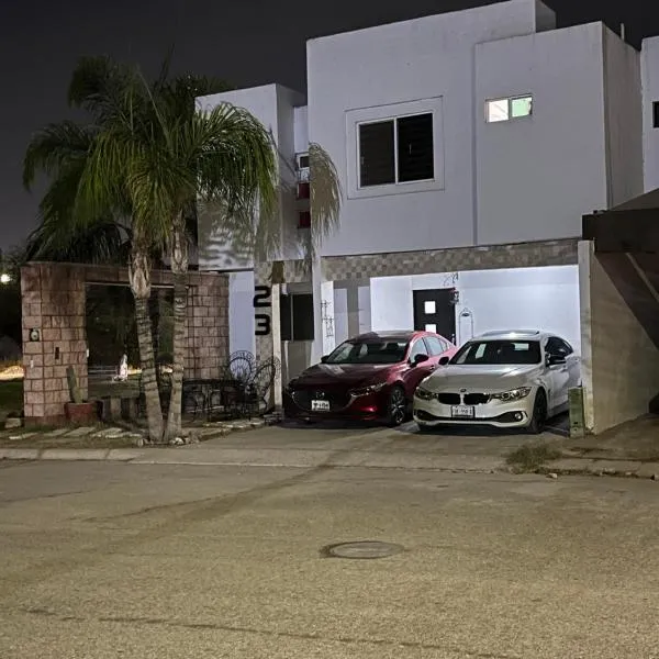 Casa completa y equipada 4 habitaciones 6 camas asador y juguetes para niños A 10 minutos de parques industriales, clínicas 71 y 16 del IMSS y del ISSSTE, hotel a Torreón