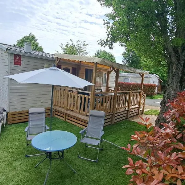 Camping à Condrieu, Mobil home 6 pers sur les bords du Rhône, avec parc aquatique, hotel in Condrieu