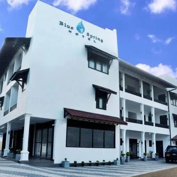 Blue Spring Hotel Wadduwa, hótel í Wadduwa