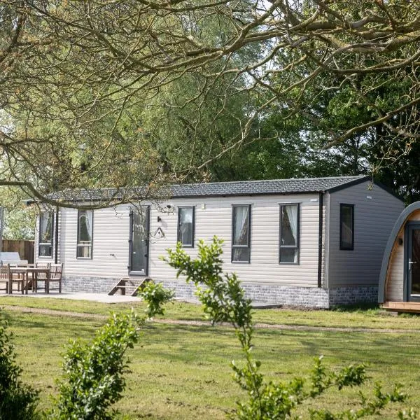 Hof Nieuwerkerk Chalet 1, hotel v destinaci Arnemuiden