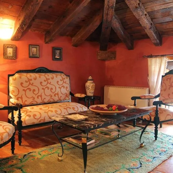Casa Rural Botica Gomelia II, hotel in Gumiel de Hizán