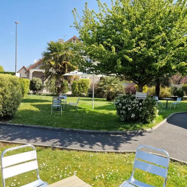 Hotel Logis Au Moyne de Saire – hotel w mieście Réville