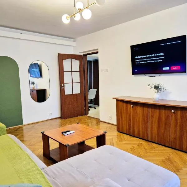Elegant 2BR with Parking Parliament - Airy & Comfortable, hotel em Bucareste
