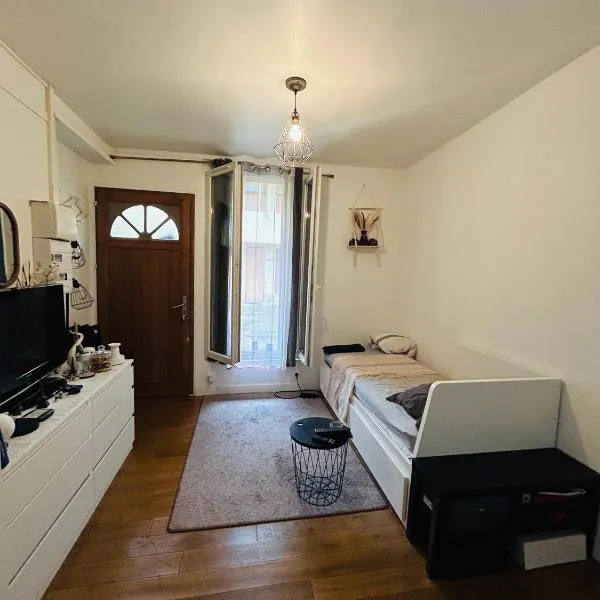 Studio entre Issy et Pte de Versailles, hotel en Issy-les-Moulineaux
