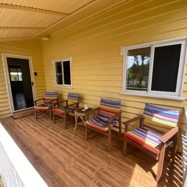 Beach side, air conditioned, 3 bedroom cottage, hotell sihtkohas Urangan