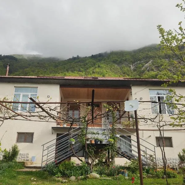 Family Hotel Sani, hotel di Kvatsʼkhutʼi