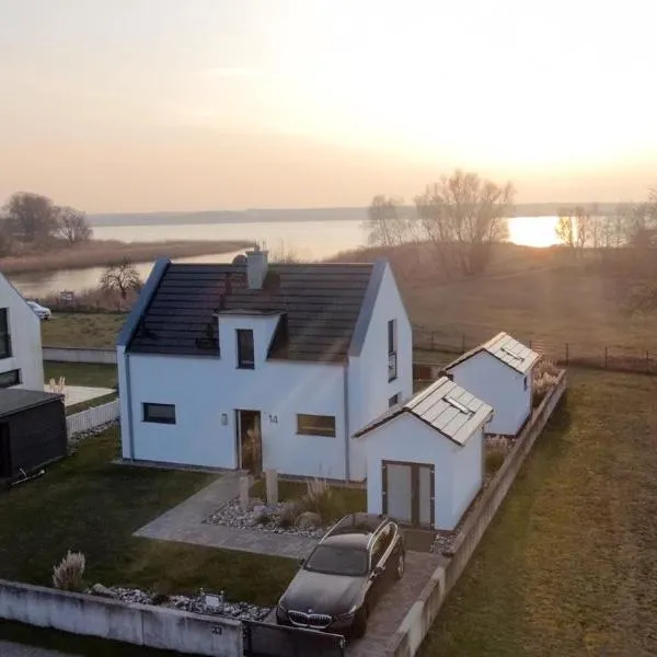 Exklusives FERIENHAUS im Yachthafen Peenemünde - mit Seeblick, hotel di Peenemünde