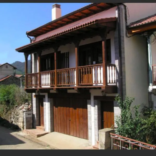 Casa Rural Bermeja, hotel in Soto de Valdeón