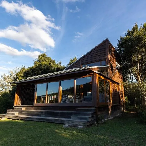 Wild and off-the-grid with style, hotel i Suurbraak