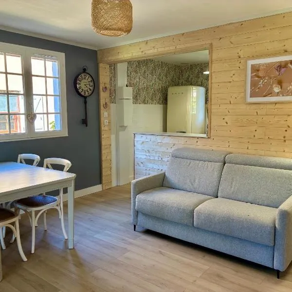 La villa Les Rosiers en Cévennes, hotel en Saint-Martial