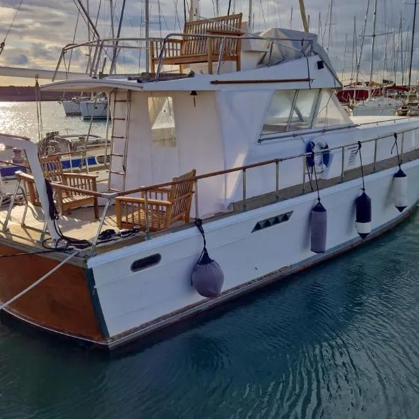 Salvador BAHIA Boat and Breakfast, hotel in Lido di Ostia