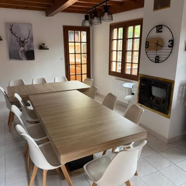 Gite boutx 10 et 12 personnes 5 LITS DOUBLES ET 1 CANAPE LIT, hotel v destinaci Boutx