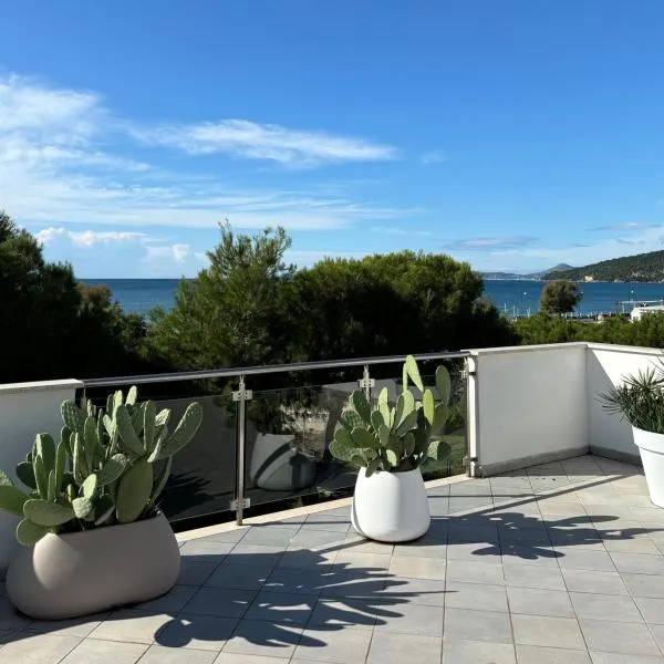 Dove il tramonto incontra il mare, attico panoramico a due passi dalla spiaggia, hotel v destinaci Minturno
