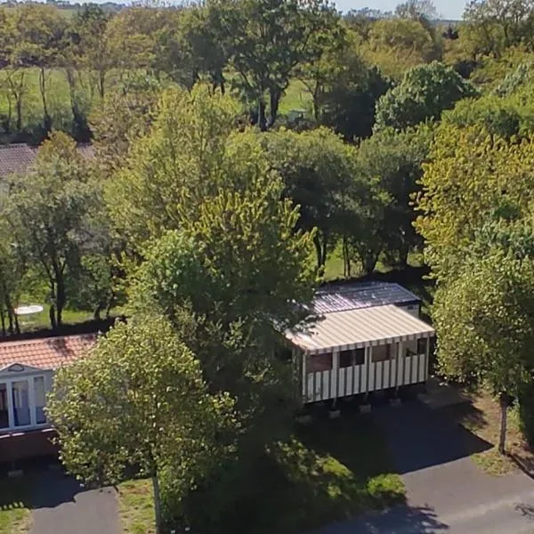 Mobil-home à la campagne les Logis de l'Oumois, hotel in Maulévrier
