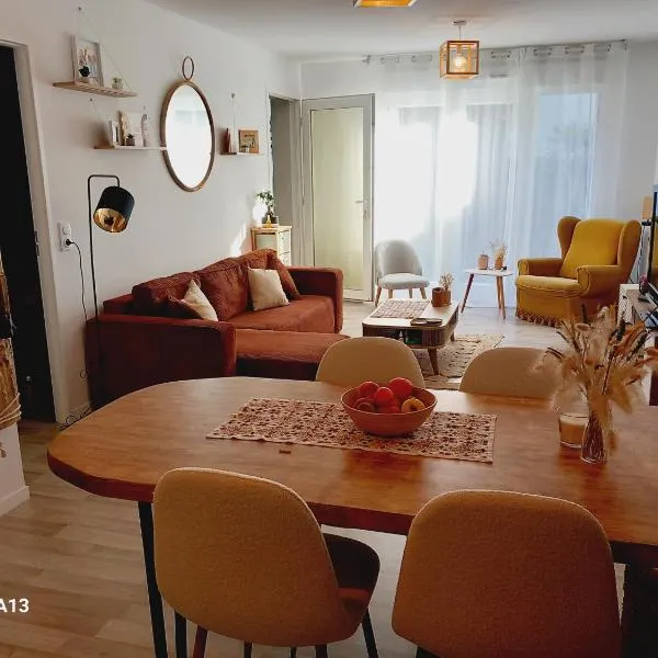 Appartement T2 Capbreton - Jardinet - Terrasse - Parking couvert, Hotel in Capbreton
