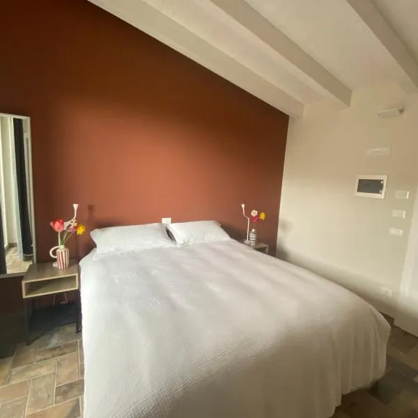 Fuoridicampo blu, hotel v destinaci Roncovetro