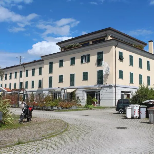 Sarzana Park Hotel, hotel Sarzanában