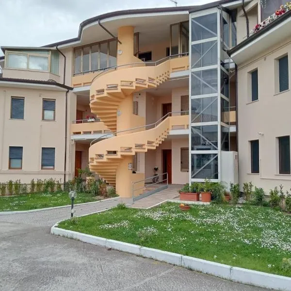 Appartamento Colliwood, hotel v destinaci SantʼOmero