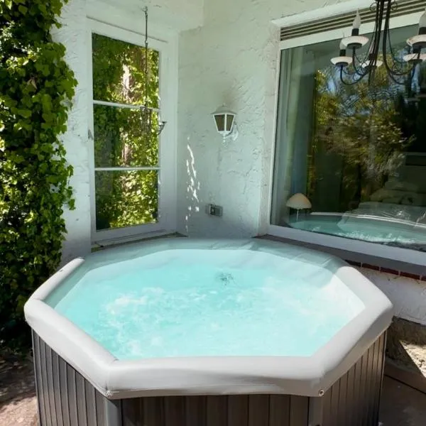 Beheizter Whirlpool und Panoramafenster vom Bett ins Grüne!, hotel en Kassel