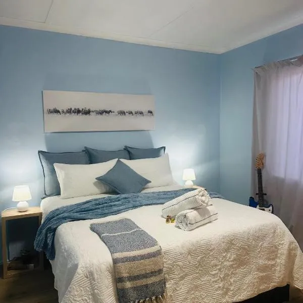 Mario & Luiza's Place - Cozy Stay with Pool & Braai, hotel v destinaci Worcester