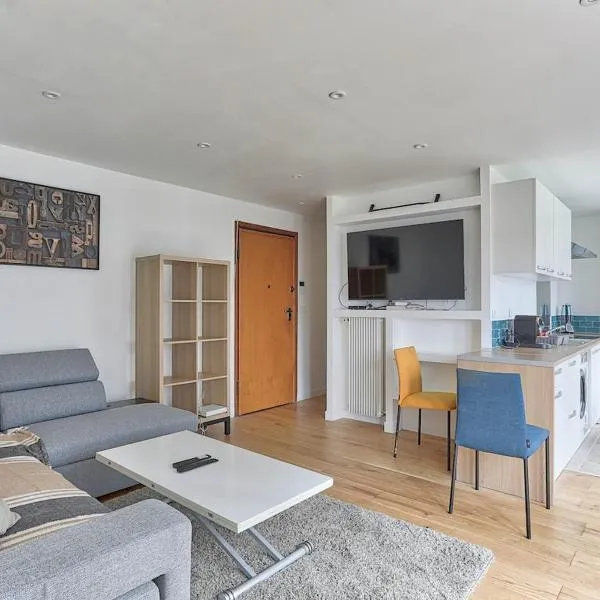 2 minutes from La Défense - Ideal for 6 Guests, hotel in Puteaux