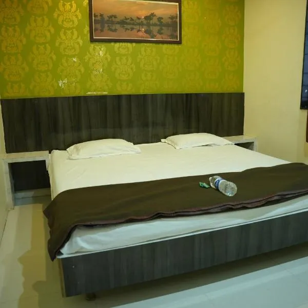 New Palange Bhakt Niwas, ξενοδοχείο σε Tuljapur