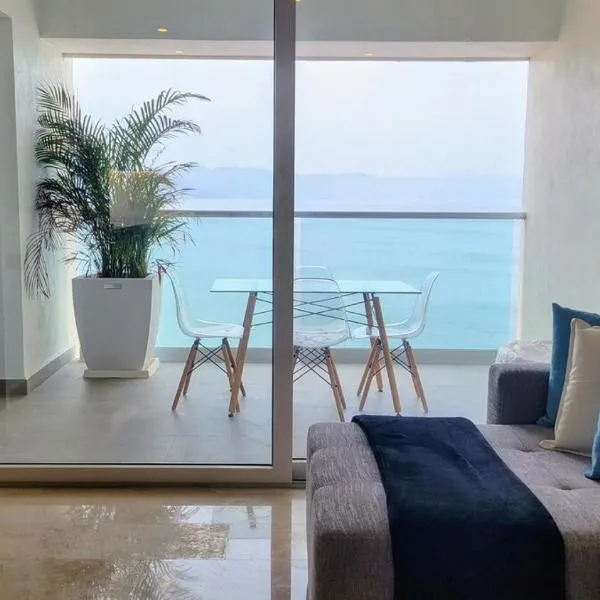 Amazing Beachfront 1BR/2Bath including Breakfast, hotel v mestu Puerto Vallarta