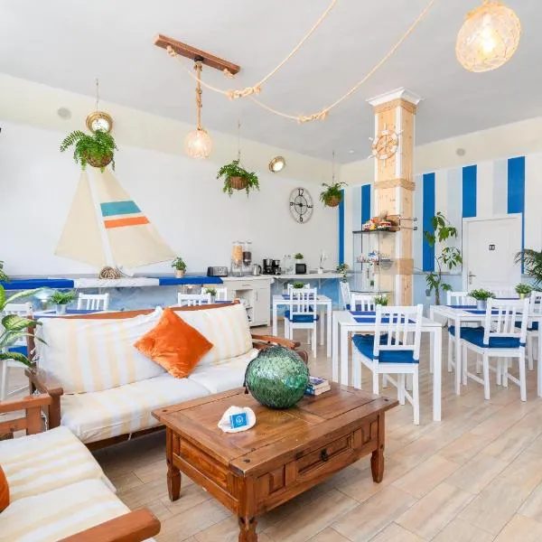 Hostel Neon Tenerife, hotel v destinaci Guaza