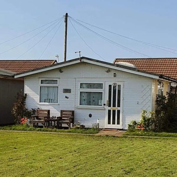 Animal friendly Sea 2 mins away, hotel di Trusthorpe