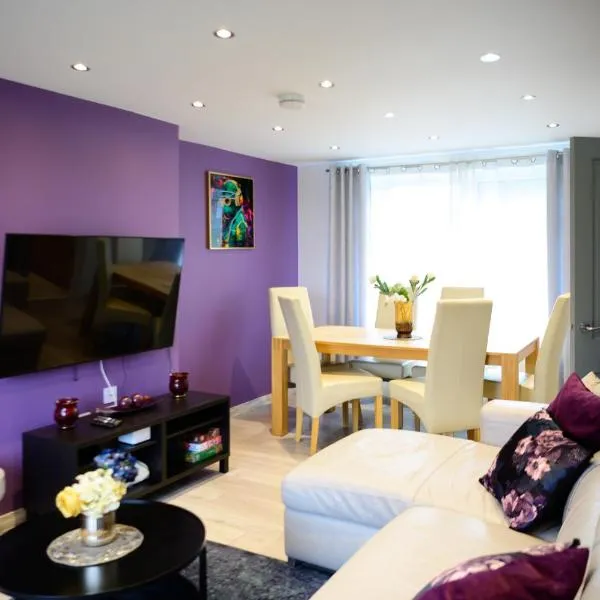 Strelley house 2 , Perfect for business trip & Families holiday or working proffesionals-5 min from M1 J25 , 500MB Wi-Fi , Netflix , Fully equiped kitchen , Asda supermarket 5 min walk , Free Secure parking with CCTV ,available monthly deals, hôtel à Nottingham