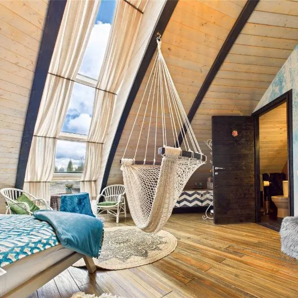 Kupolmāja Ārpus laika - Domehouse in the forest, hotel v destinaci Tīnūži