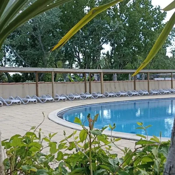 Mobilhome L'Oasis Camping le Clos Cottet, hotel v destinácii Angles