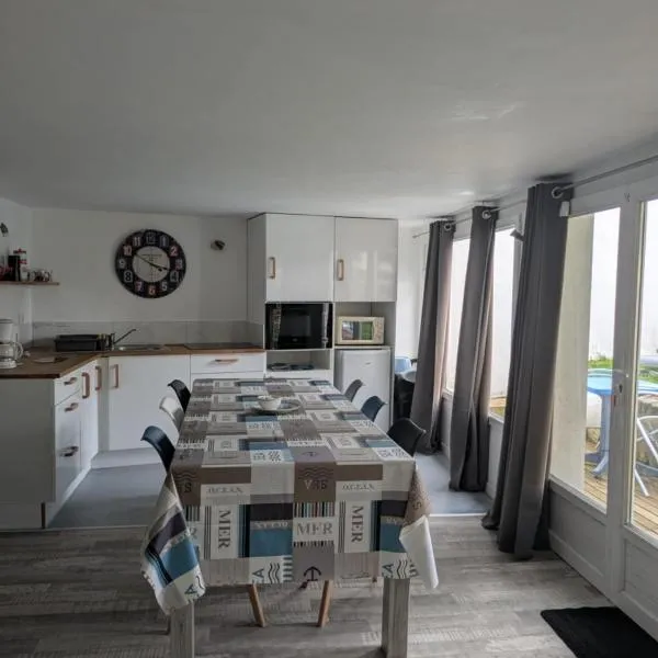 Ti Louker - Appartement à 300m du Port, hotel in Locmiquélic