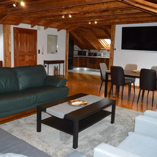 Wooden Attic, hotel v destinaci Kastoria