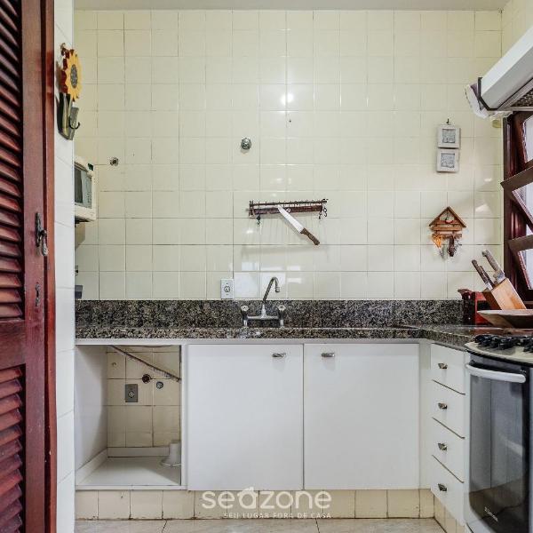 Casa vista mar em cond. a 10min da praia PEV025